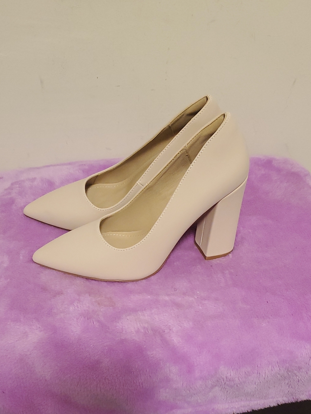 Women’s Pointed-Toe Block Heel Pumps in Pale Pink